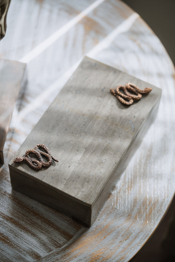 Serpentine Box